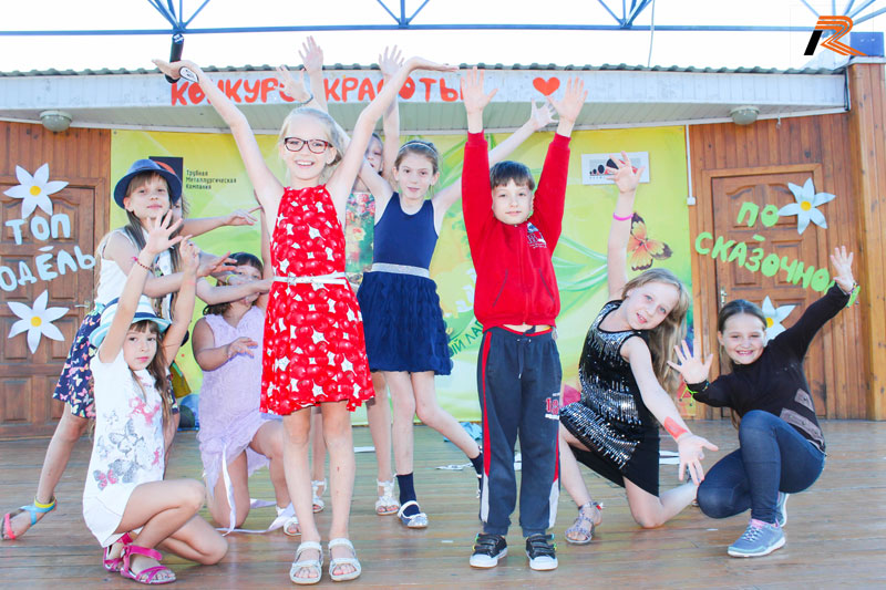 Репортаж о летнем лингвистическом лагере для школьников 2014 «Праздники всего мира» «Holidays around the world» с преподавателями из Великобритании, Италии и Испании