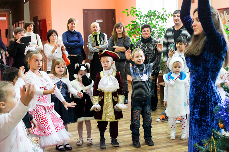 Репортаж о новогодних утренниках для малышей 2014-2015 в Волгограде и Волжском