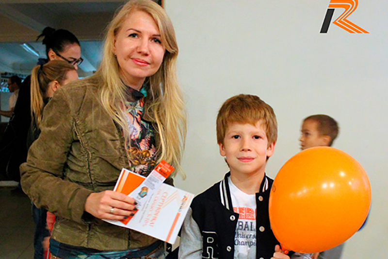 Репортаж о празднике для первоклассников «День знаний иностранных языков» в Волгограде и в Волжском