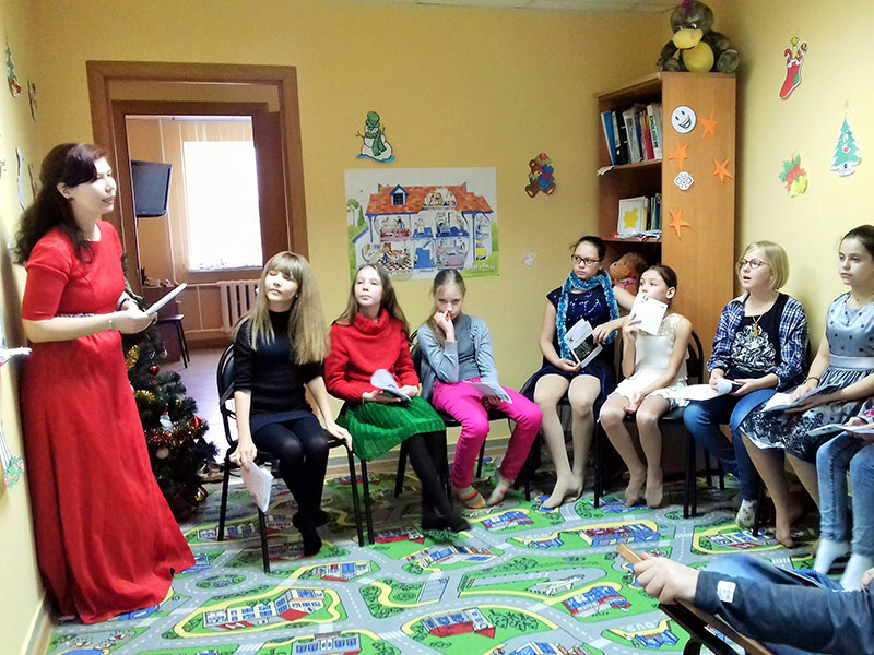 Английский клуб для школьников «Merry Christmas & Happy New Year» в Дзержинском филиале