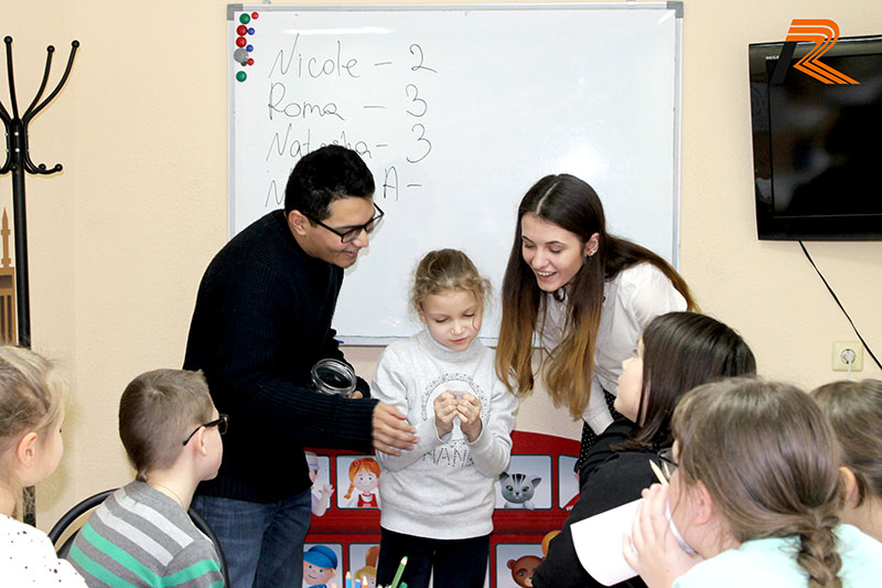 Субботний школьный английский клуб «Let`s play games» в филиале на Спартановке с иностранным преподавателем из Мексики