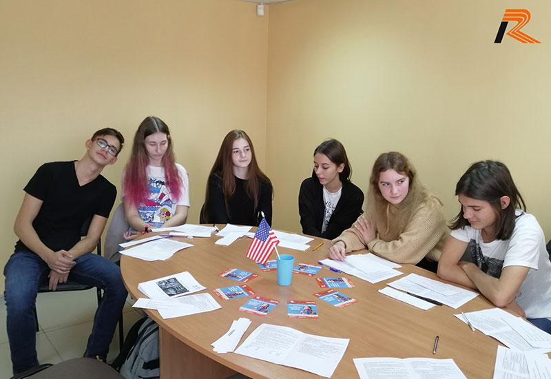Английский клуб для школьников на тему: «Welcome to the USA» состоялся 28 сентября в Волжском филиале