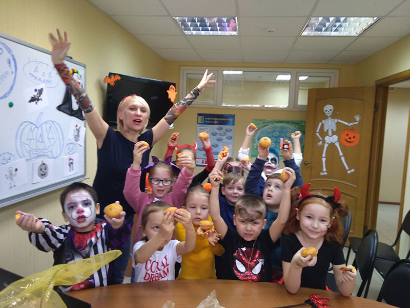 Английский клуб для малышей на тему: «Halloween» в Дзержинском филиале