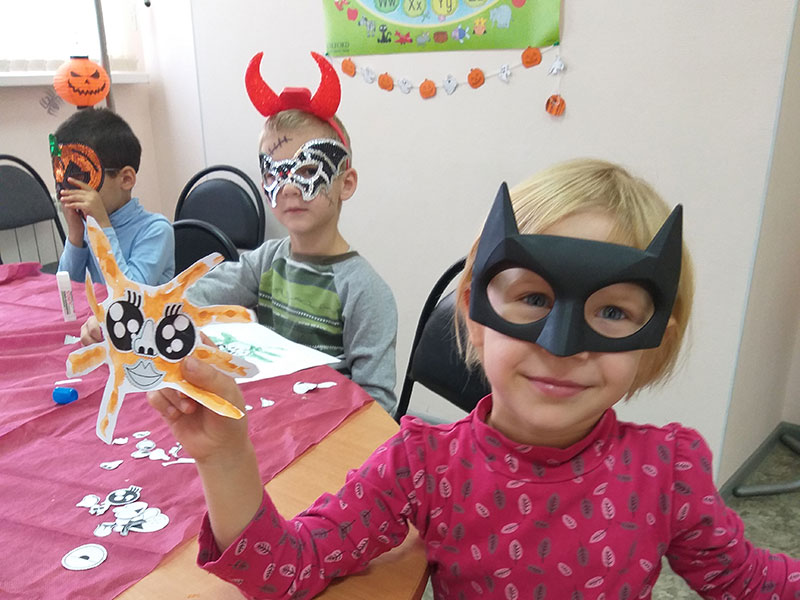 Halloween party для самых юных слушателей в Ворошиловском филиале ЧУДО «Reward»