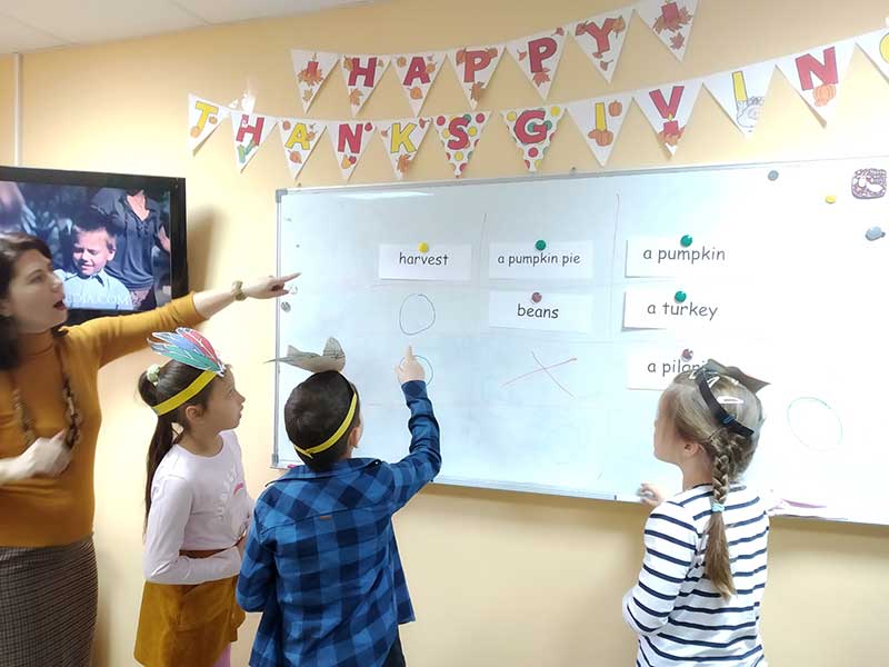 Английский клуб для школьников на тему: «День матери и День благодарения» в Дзержинском филиале 24 ноября 2019 г.