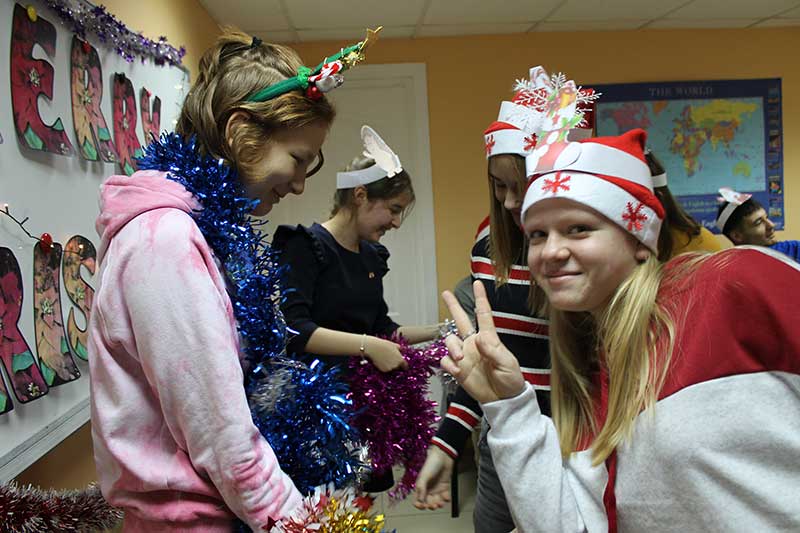 Клуб для школьников средних и старших классов  на тему: «Merry Christmas and Happy new year»