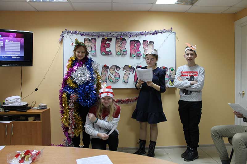Клуб для школьников средних и старших классов  на тему: «Merry Christmas and Happy new year»
