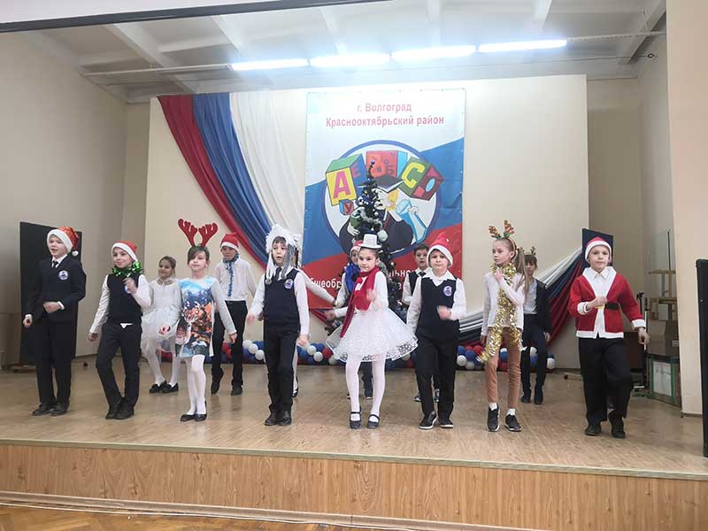 Преподаватели Тракторозаводского филиала «Ревод» побывали на районном конкурсе песни на иностранном языке