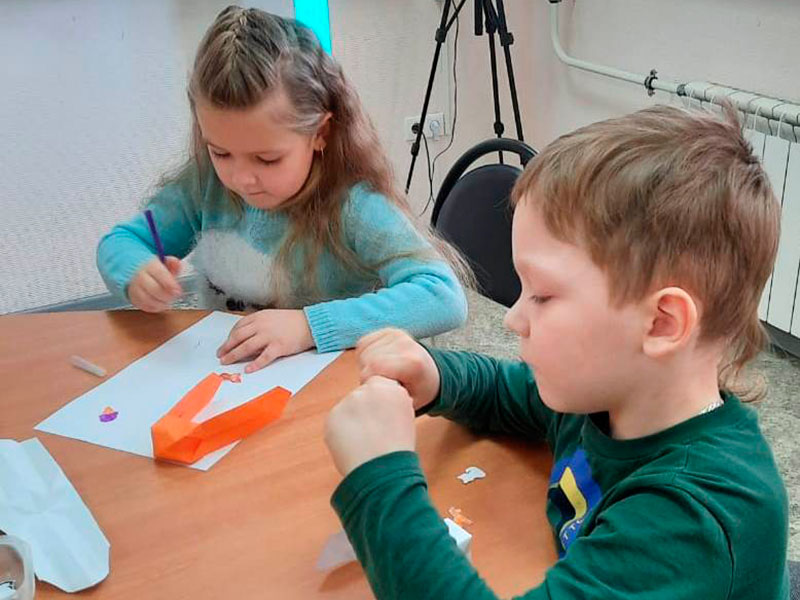 Репортаж о мастер-классе для малышей «Love is…»  в Ворошиловском филиале