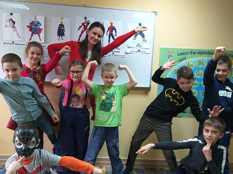 Репортаж об английском клубе для младших школьников на тему «Superheroes» в Дзержинском филиале