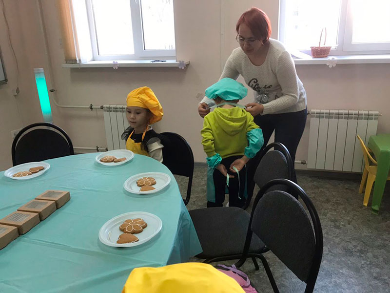 Репортаж о мастер-классе на английском языке для малышей в Ворошиловском филиале «Роспись пряников»