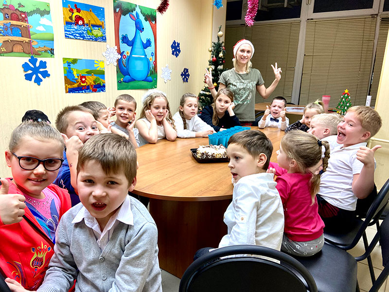 Репортаж о новогоднем клубе среди малышей в Дзержинском филиале