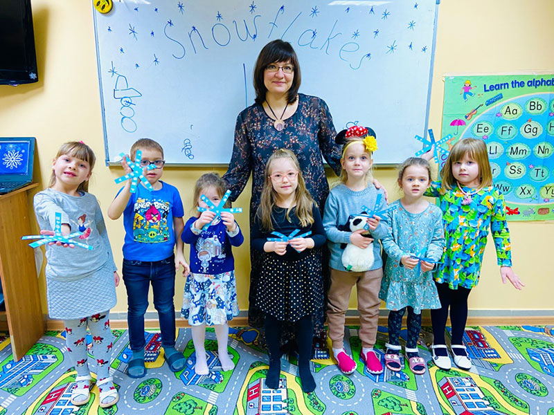 Репортаж о мастер-классе на английском языке для малыше на тему: «Снежинка» в Дзержинском филиале 26 февраля