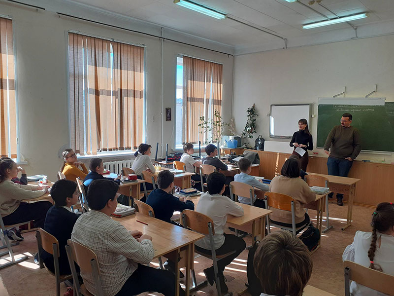 Репортаж об уроках речевой практики с носителем языка в гимназии №13 Тракторозаводского района