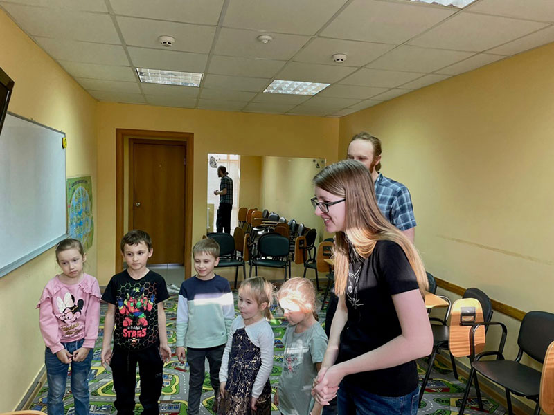 Репортаж об английском клубе для малышей «My family» в Дзержинском филиале 9 апреля