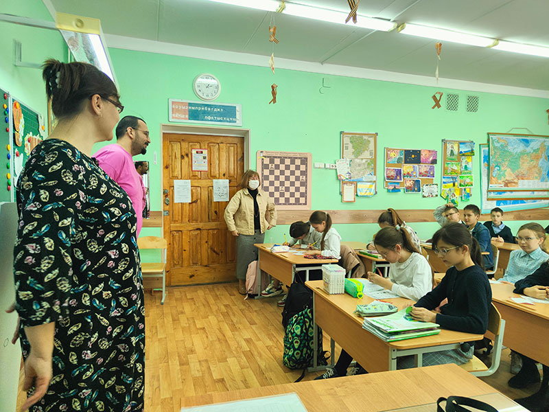 Репортаж об английском клубе для школьников в Ворошиловском филиале на тему «Летние каникулы»