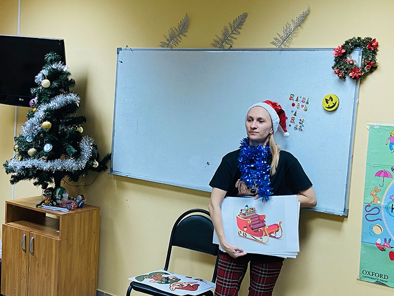 Репортаж об английском клубе для школьников в Дзержинском филиале на тему: «Santa is the Christmas boss»