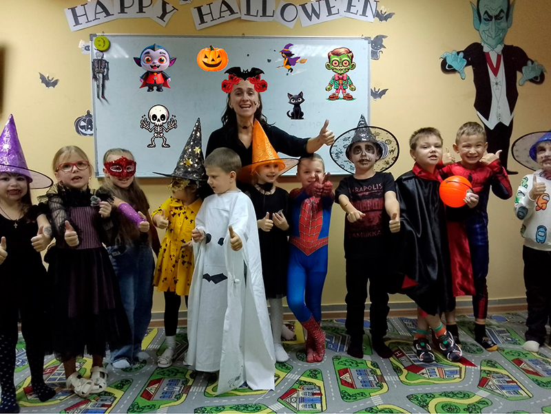 Репортаж об английском клубе  для малышей «Halloween» в Дзержинском филиале 31 октября