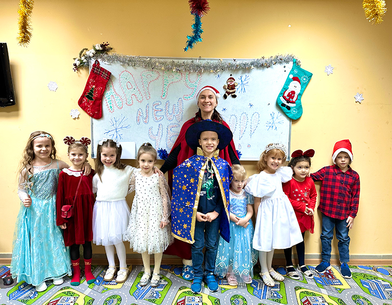 Репортаж о новогоднем клубе для малышей в ДЗР 19 декабря 2025