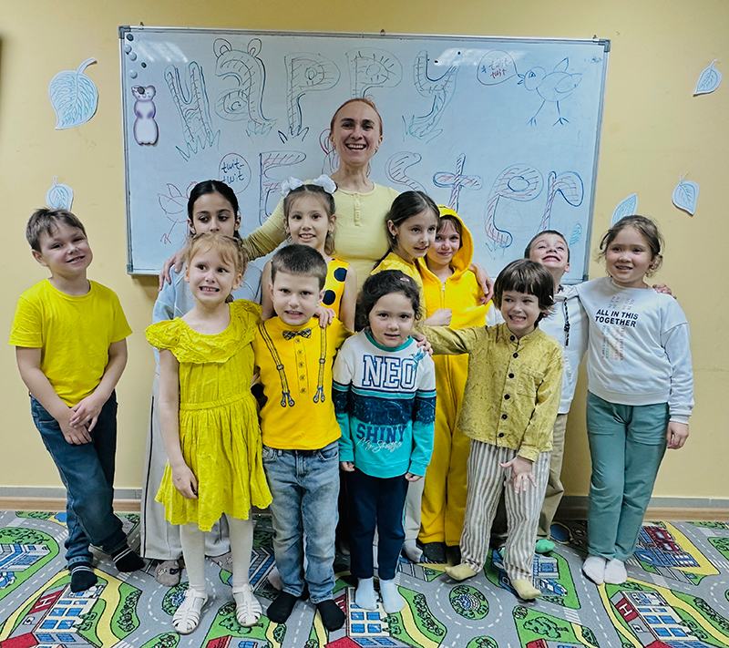 Репортаж об английском клубе для малышей по теме: «Пасха» в Дзержинском филиале 17 апреля